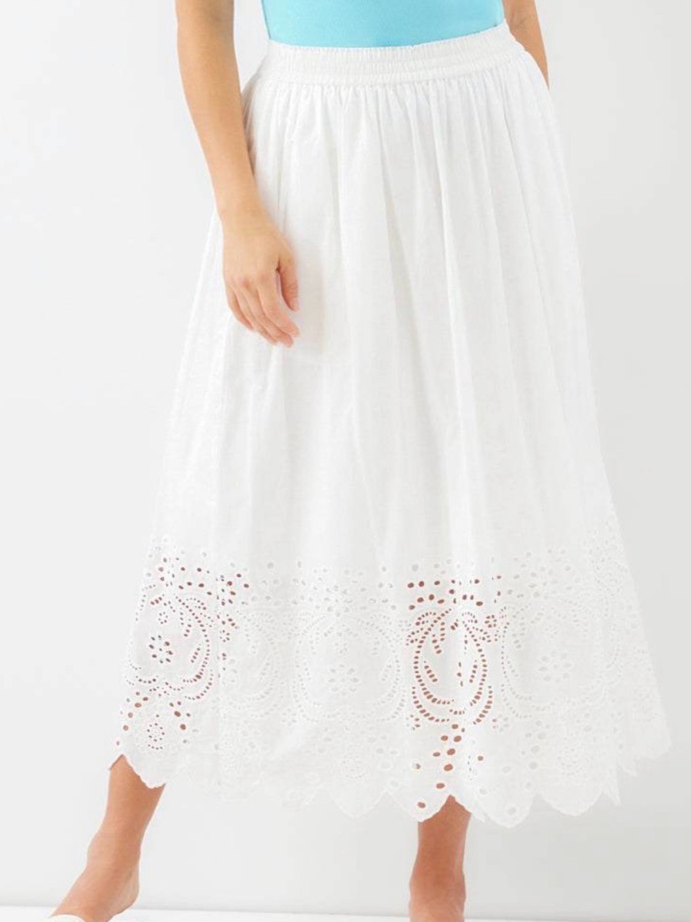 Karen Kane white 💯 cotton elastic waist skirt with eyelet detail. Size MP. NWT.